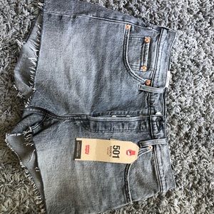 BRAND NEW LEVI SHORTS